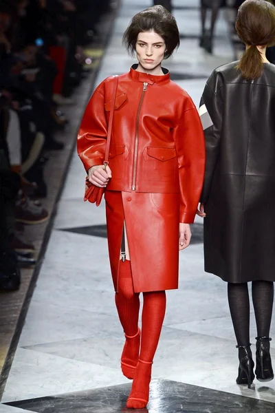 Look 13